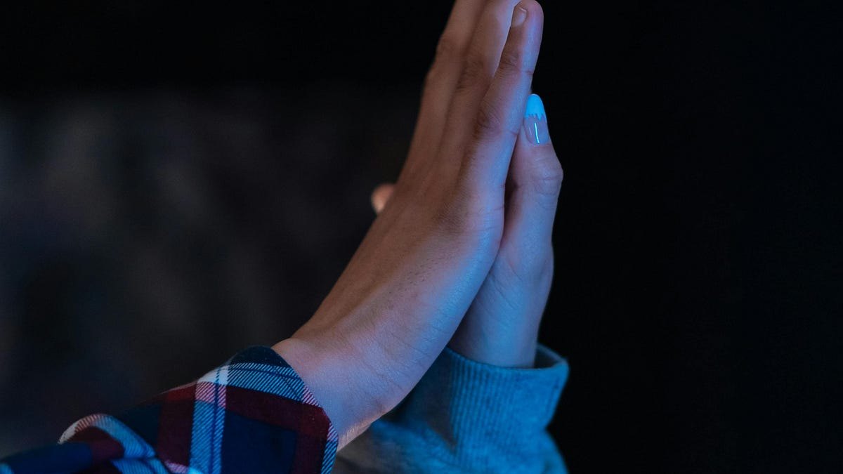 Imagem de capa sobre terapia online para relacionamentos e psicoterapia online com Julio Furlaneto